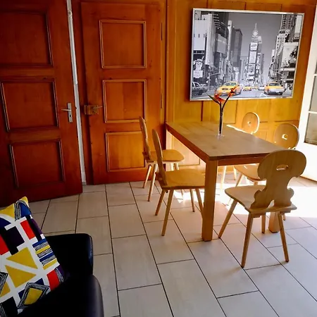 Am Thunersee, 4 Sterne Privatwohnung, 2 Schlafzimmer, Gratis Parkplatz, Seeblick דירה *