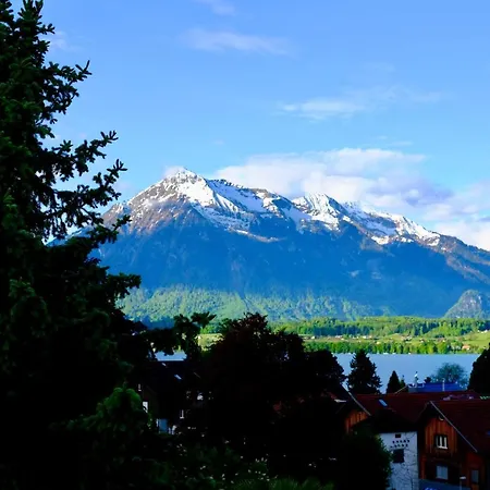 Am Thunersee, 4 Sterne Privatwohnung, 2 Schlafzimmer, Gratis Parkplatz, Seeblick דירה