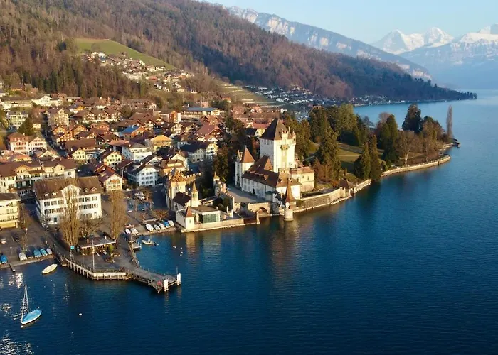 Am Thunersee, 4 Sterne Privatwohnung, 2 Schlafzimmer, Gratis Parkplatz, Seeblick *