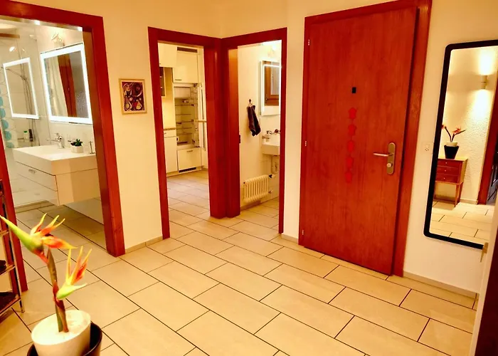 Am Thunersee, 4 Sterne Privatwohnung, 2 Schlafzimmer, Gratis Parkplatz, Seeblick דירה