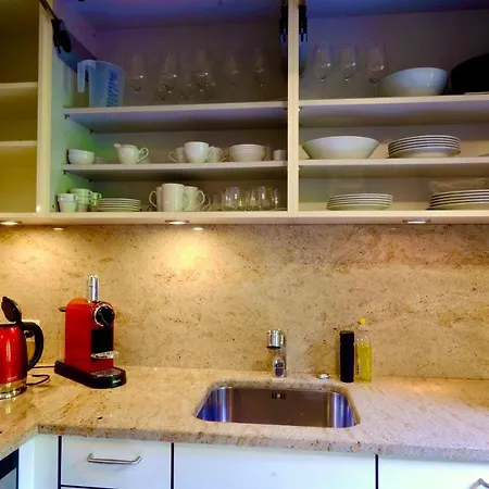 Apartamento Am Thunersee, 4 Sterne Privatwohnung, 2 Schlafzimmer, Gratis Parkplatz, Seeblick