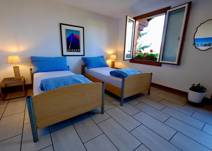 Am Thunersee, 4 Sterne Privatwohnung, 2 Schlafzimmer, Gratis Parkplatz, Seeblick 아파트