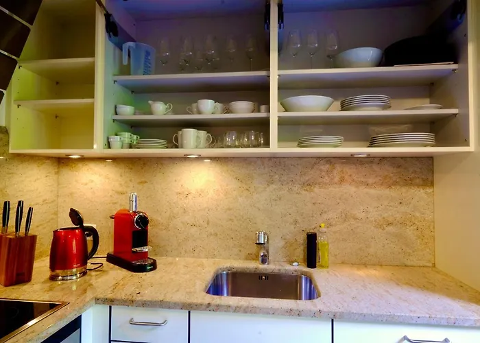아파트 Am Thunersee, 4 Sterne Privatwohnung, 2 Schlafzimmer, Gratis Parkplatz, Seeblick