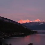 Am Thunersee, 4 Sterne Privatwohnung, 2 Schlafzimmer, Gratis Parkplatz, Seeblick