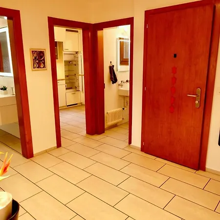 Am Thunersee, 4 Sterne Privatwohnung, 2 Schlafzimmer, Gratis Parkplatz, Seeblick Apartament